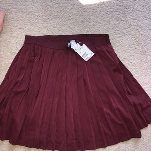 H&M’s maroon pleated skirt